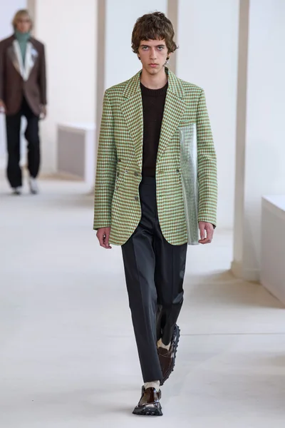 Look 15